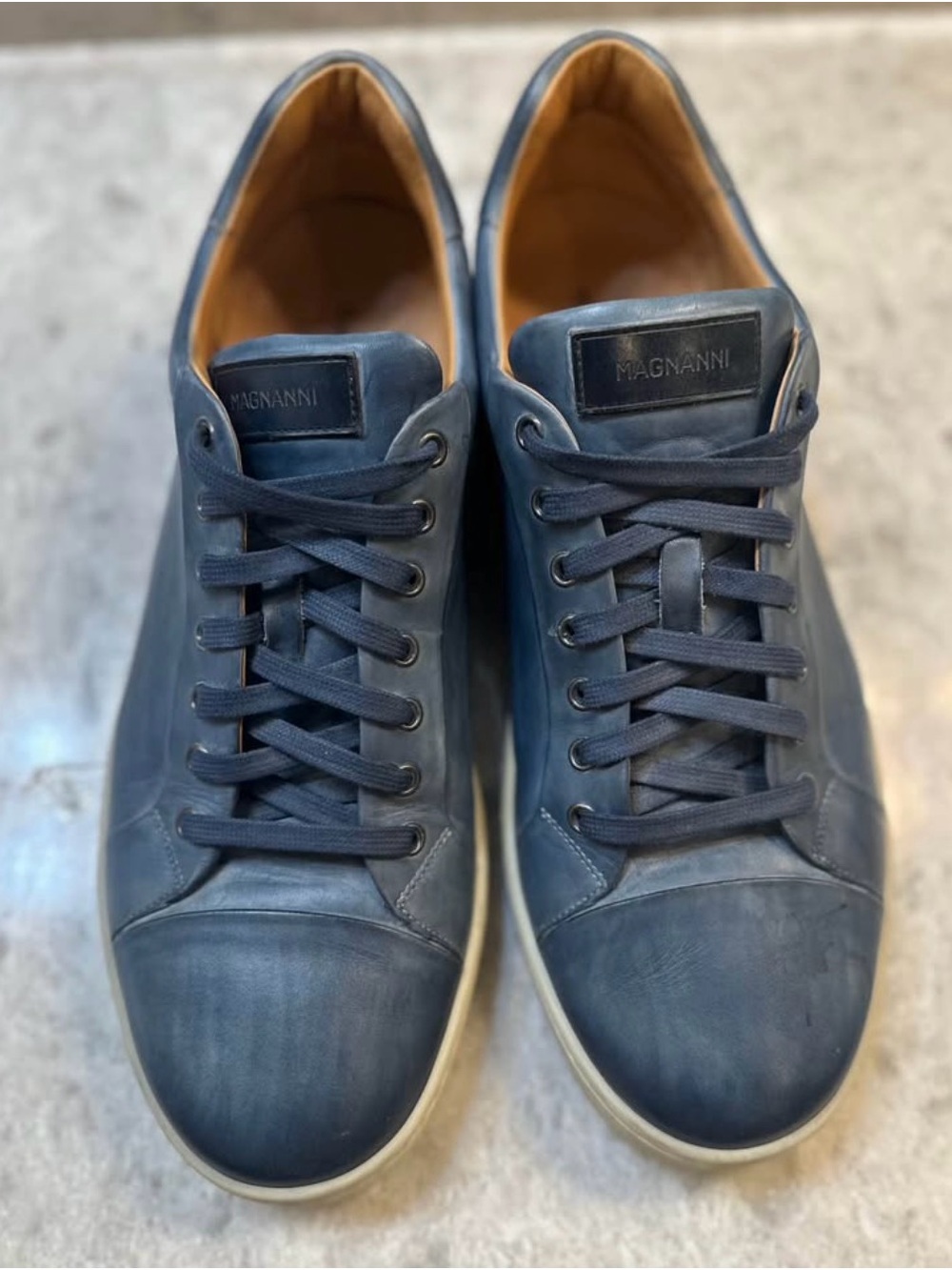 Magnanni Navy Leather Low-Top Sneakers